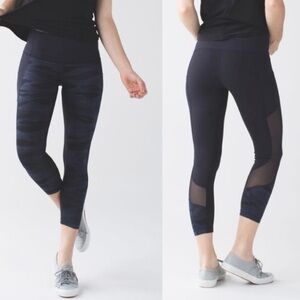 Lululemon Seek The Heat Crop-Size 4- Mini Coast Camo Deep Navy Black